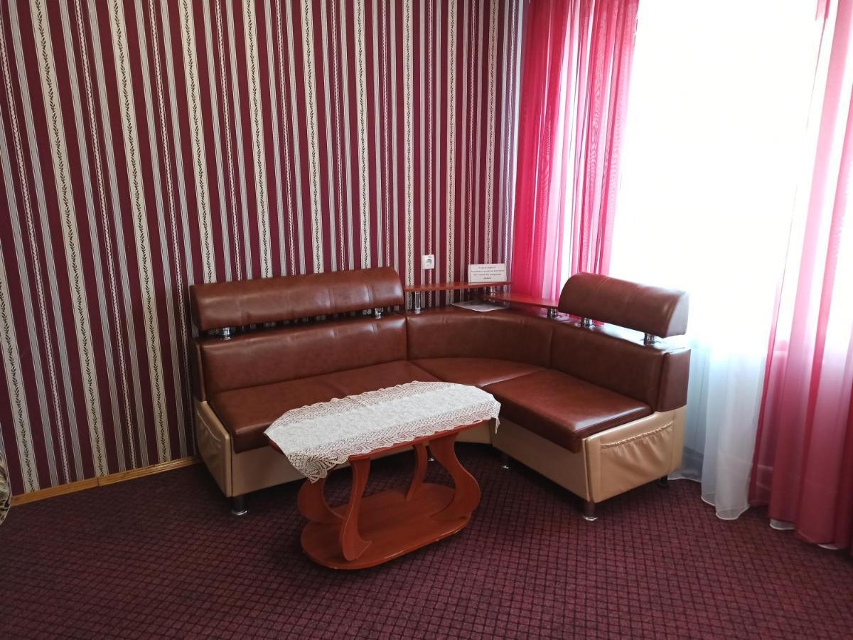 Hotel "Nizhyn" Zewnętrze zdjęcie